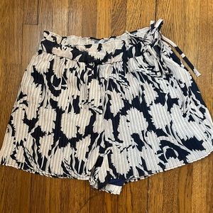 Pleated flowy shorts